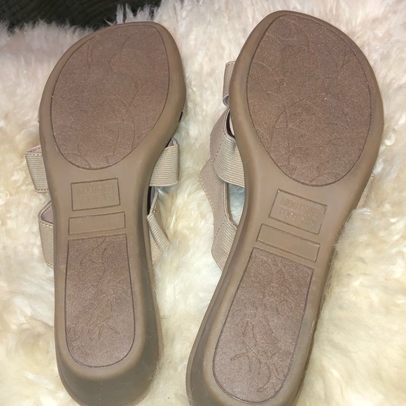 MOOTSIE TOOTSIE 'Moneal' Semi-Flat Slip-on Sandals - Picture 4 of 8